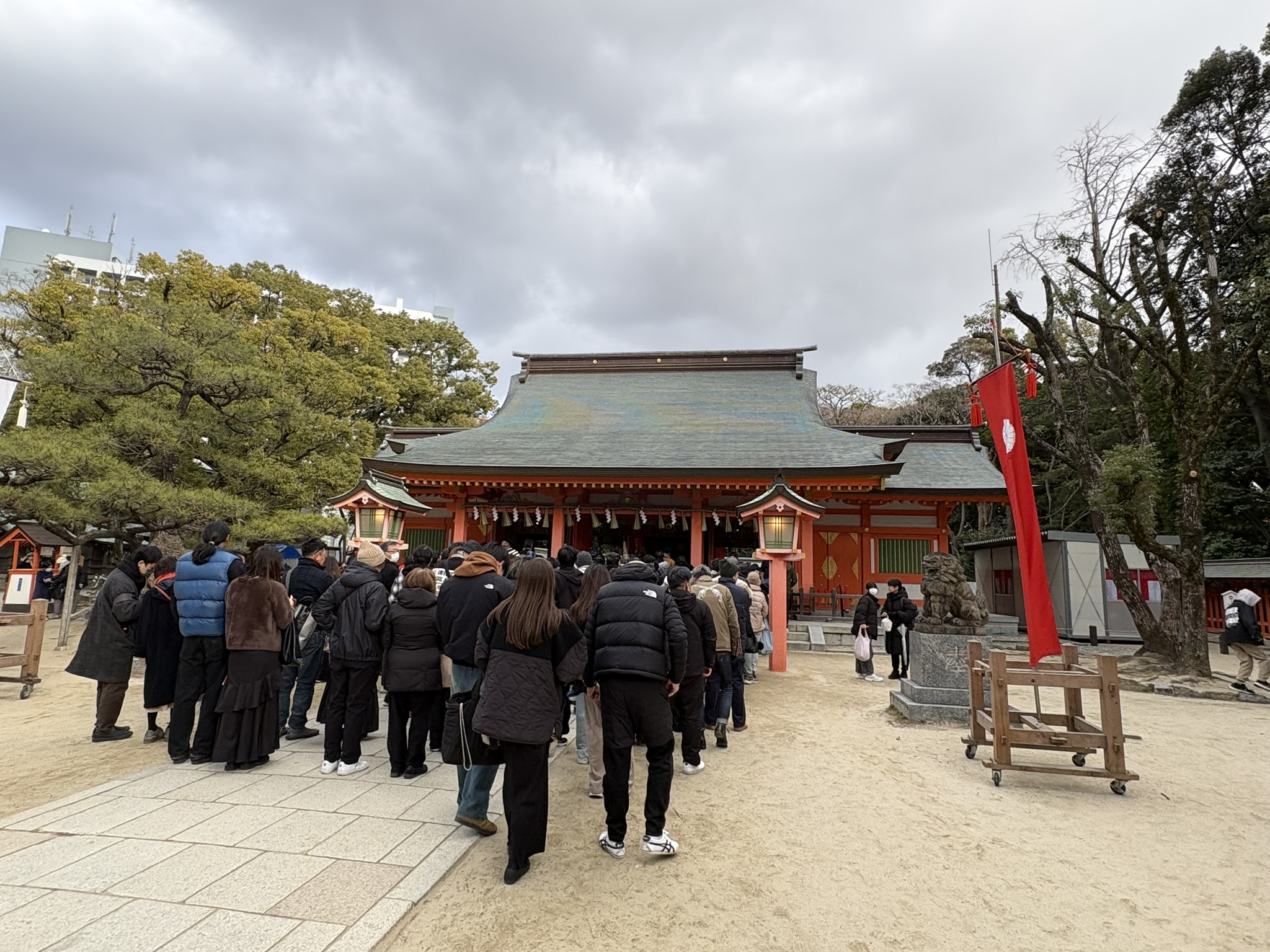 Fukuoka Sumiyoshi Shrine grounds new year morning calm quiet approach January