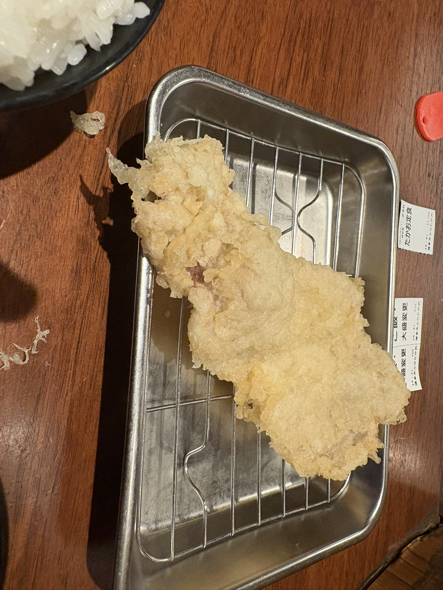 博多天ぷらたかおの白身魚の天ぷら。大きく揚げた衣がサクサク