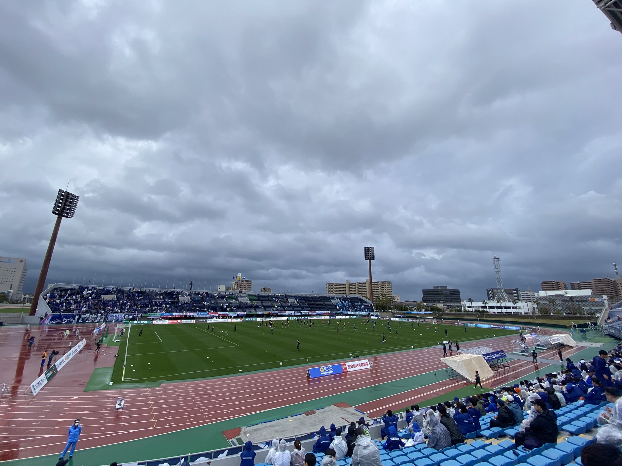 Shiranami Stadium match underway rainy day wide pitch view Kagoshima United FC J-League