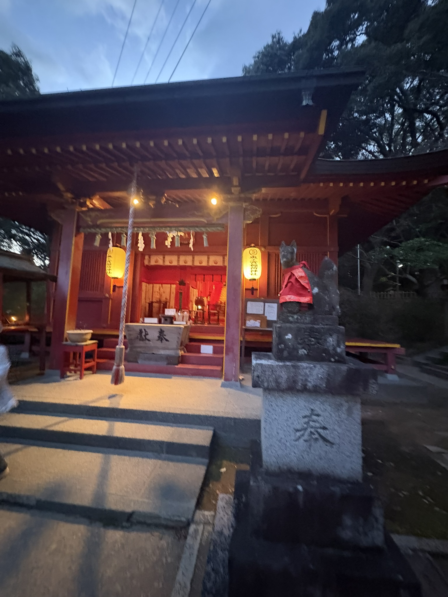 Miyajidake Shrine hatsumode approach silhouette dusk golden sky visitors shadow beautiful