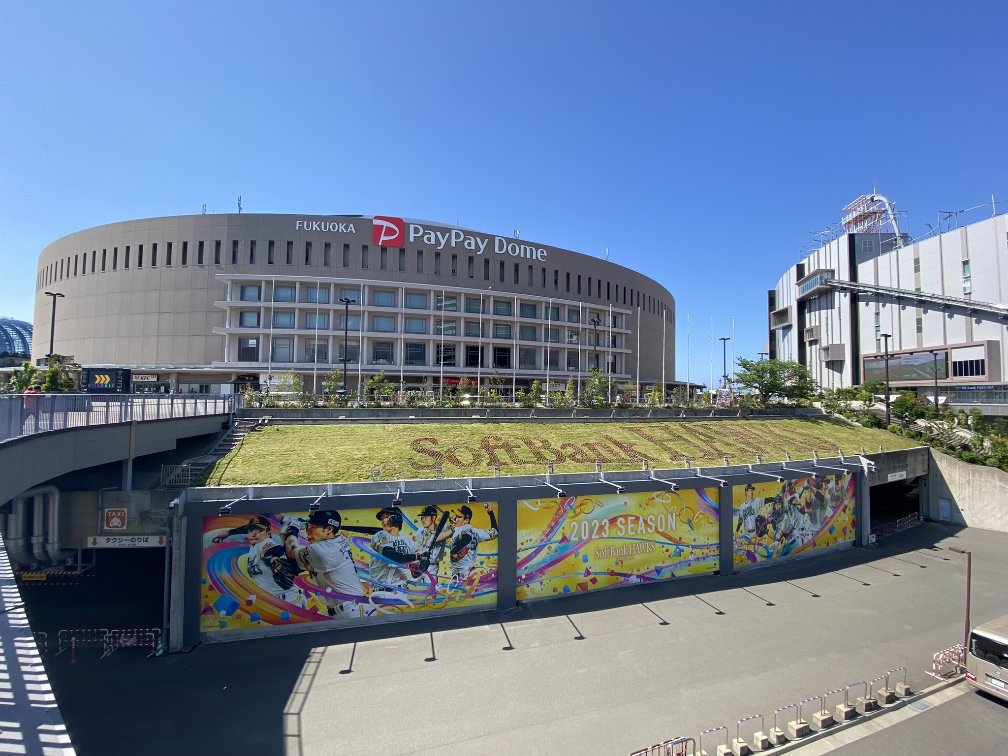 Momochihama Fukuoka Dome PayPay baseball stadium roof closed domed venue Softbank Hawks