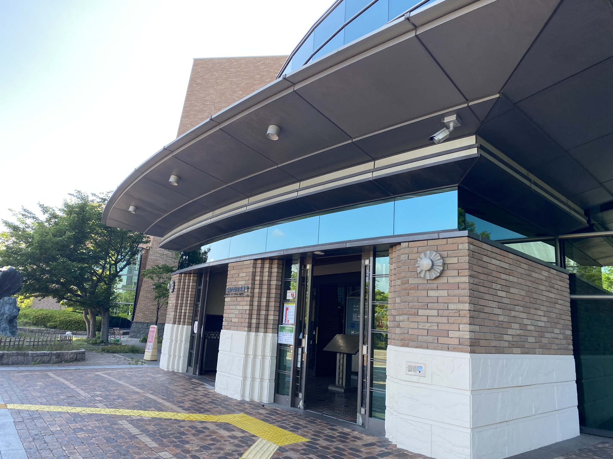 Waterfront facility building at Momochihama seaside park