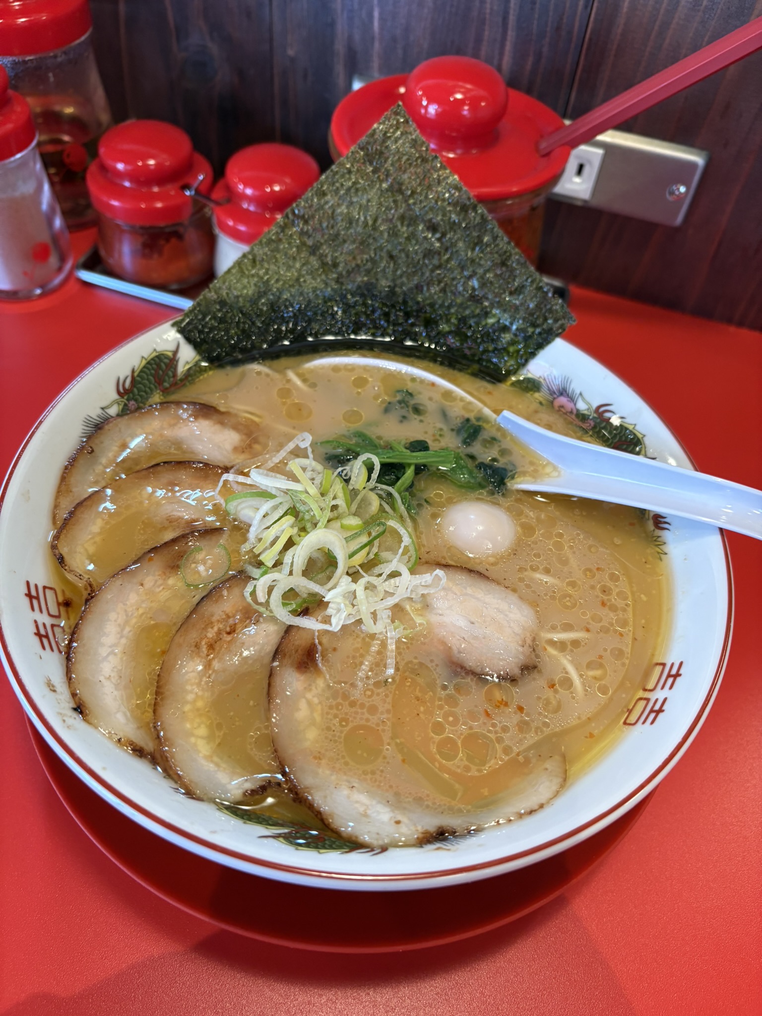 Shirogane Ramen bowl tonkotsu pork bone soup noodle Fukuoka Shirogane local