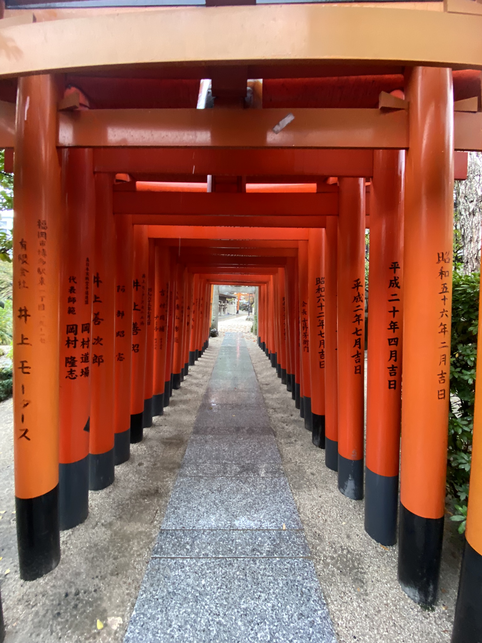 Sumiyoshi Shrine Fukuoka approach view street city urban shrine coexistence Hakata